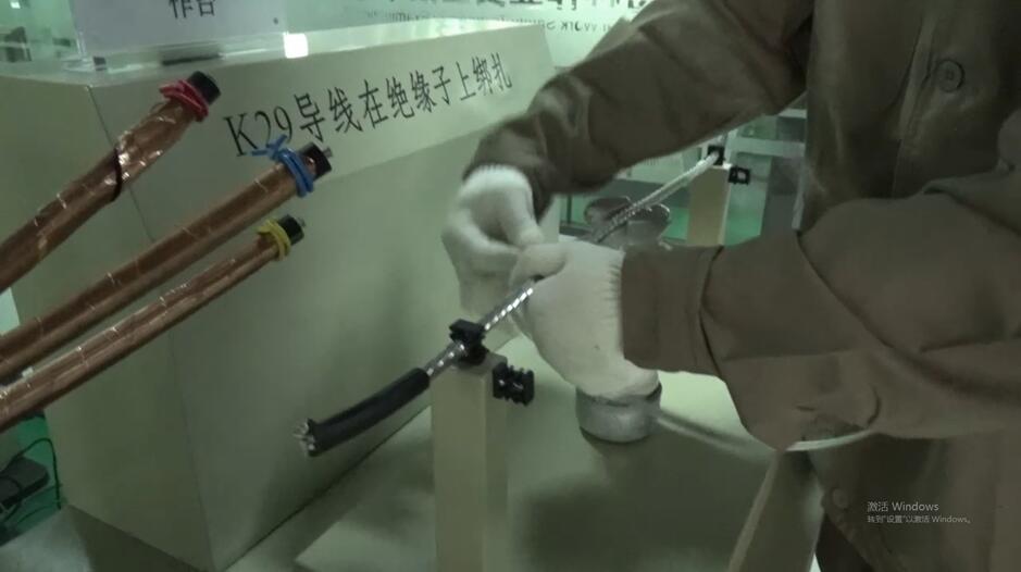 导线在绝缘子上绑扎